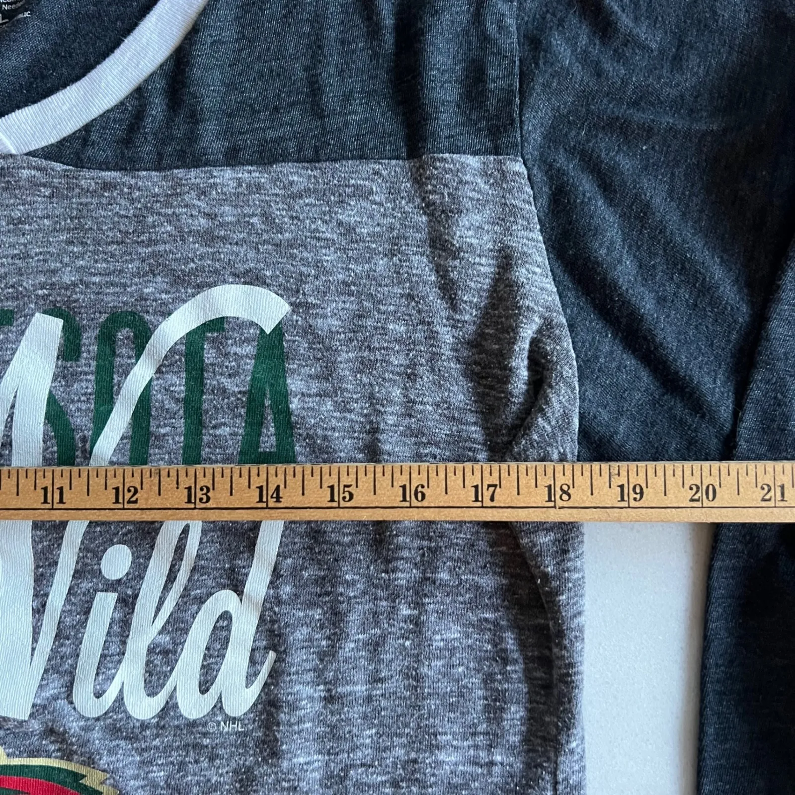 Minnesota Wild NHL Women's XL  Long Sleeve Gray‎ Graphic Top - Image 4