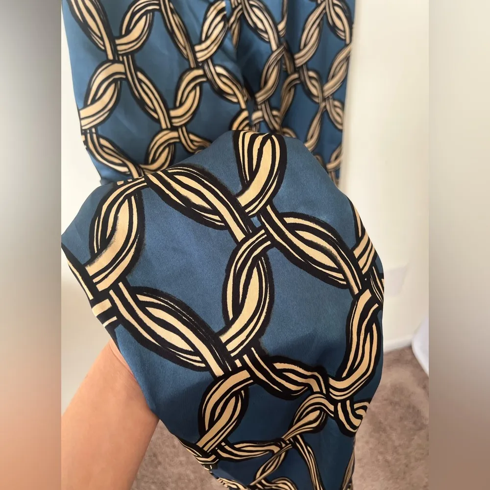 NWT Mango Satin Printed Trousers Flowy Pants Geometric Chains M Italian Fabric - Image 8