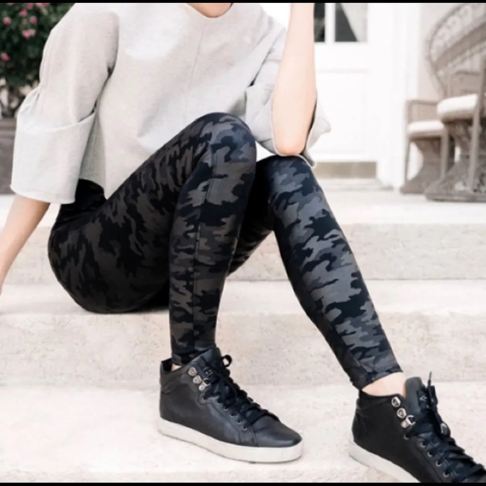 SPANX‎ Black Faux Leather Camo Luxury Leggings Size M Women - Image 6