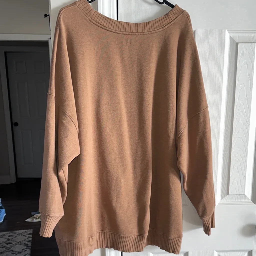 SO Women's Tan Oversized Sweatshirt - Image 6