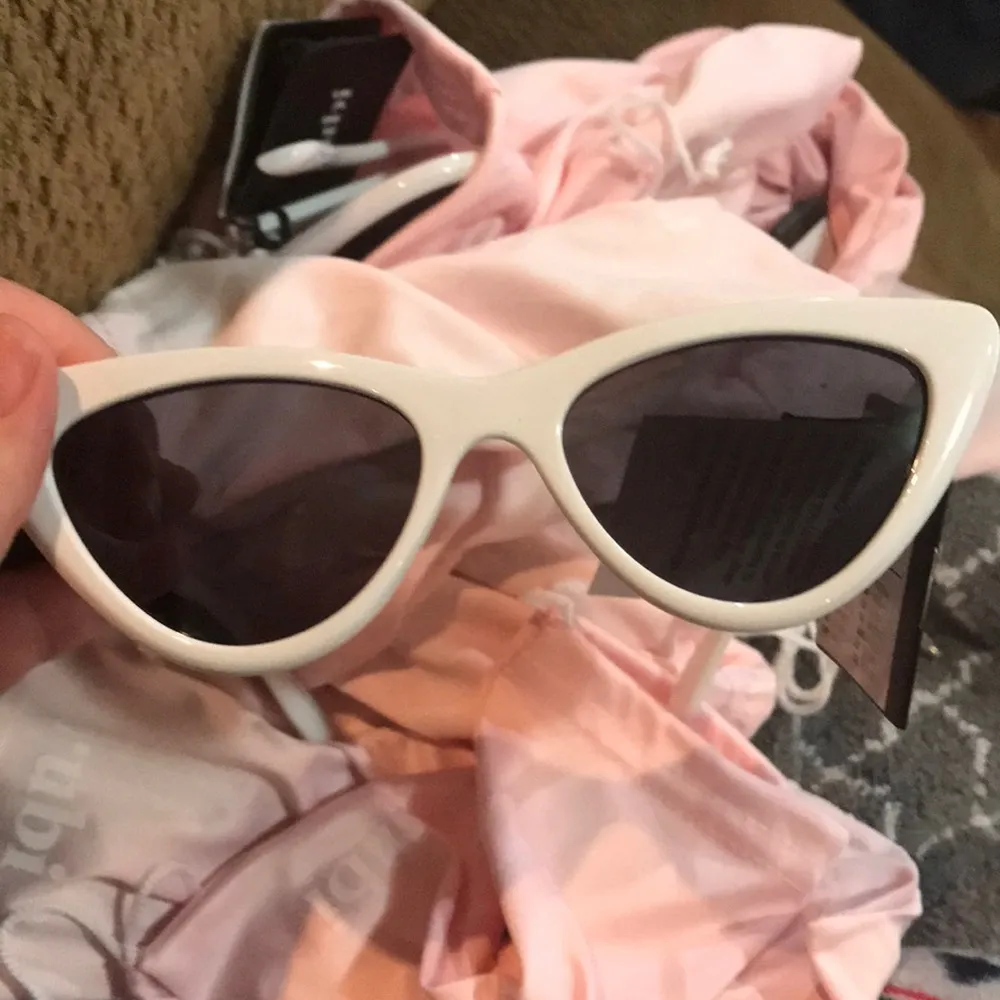 New Women’s cotton on Rubi white cat eye sunglasses - Image 4