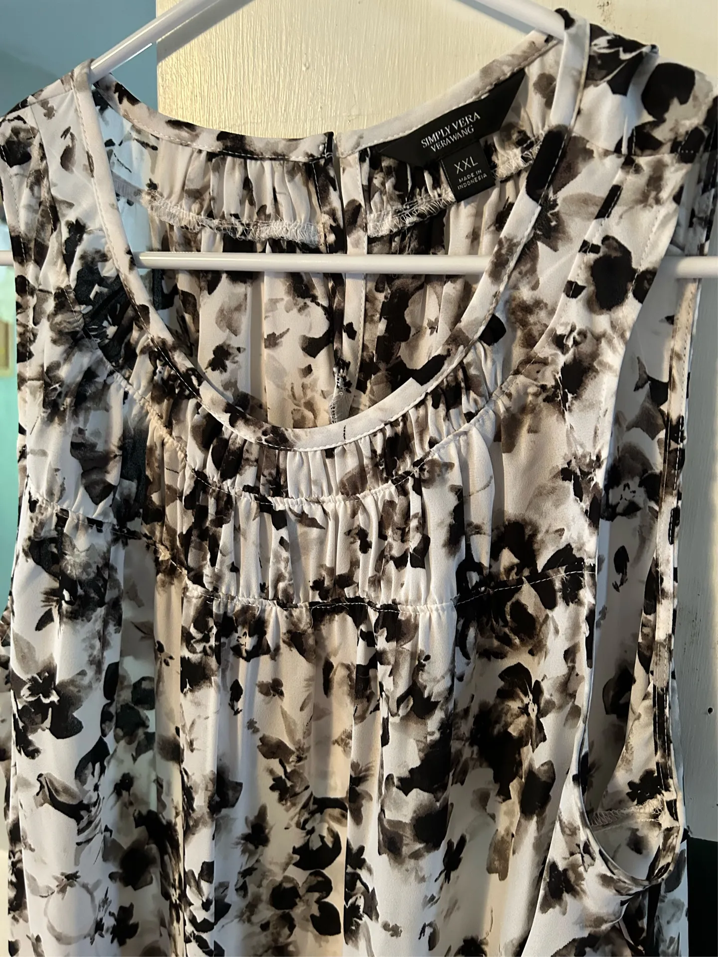 NWT Simply Vera Patterned Tank - Image 2