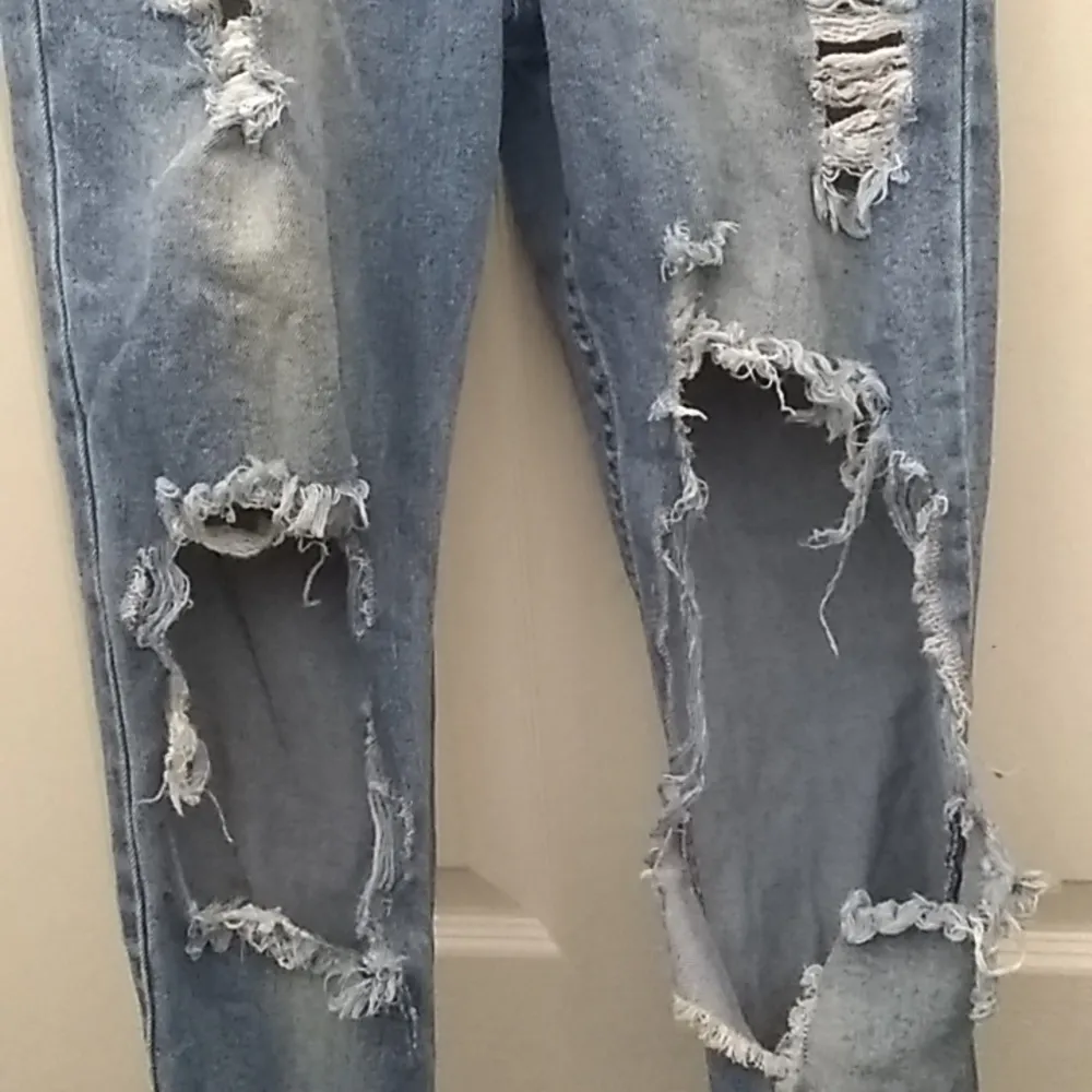 FINAL MARKDOWN Juniors' vibrant MiU Distressed Jeans (3/W25) - Image 3