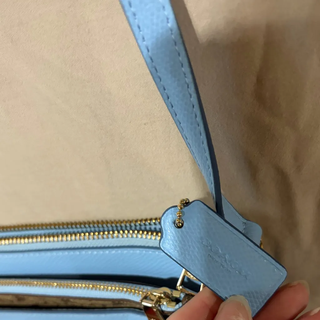 Coach crossbody purse - Image 4