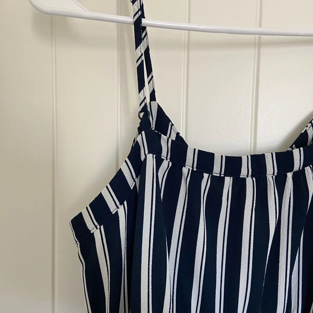 EUC Vero Moda women’s navy blue white striped button front midi dress medium - Image 8