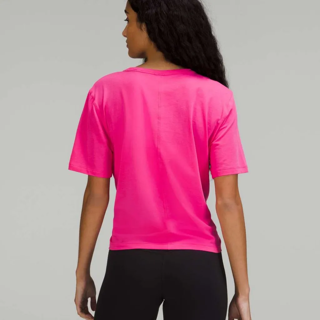Lululemon Crescent Tee Sonic Hot Pink 4 Crop - Image 3