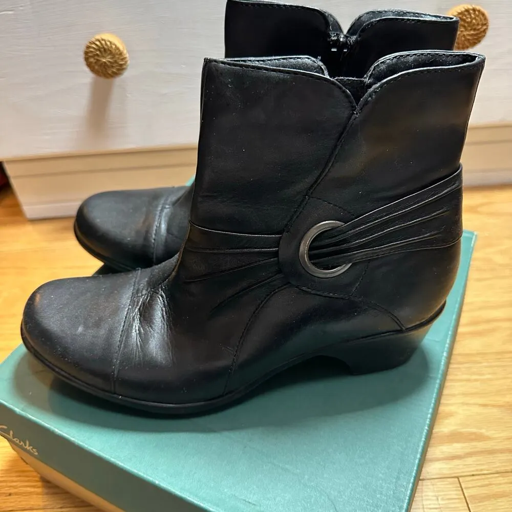 Clarks Rosabelle Black Leather Heeled Bootie Size 8.5 - Image 9