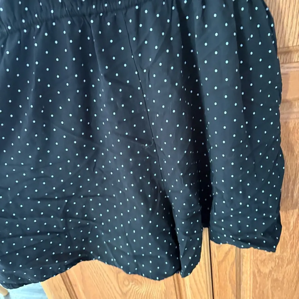 Old Navy keyhole romper black with white dots small - Image 8