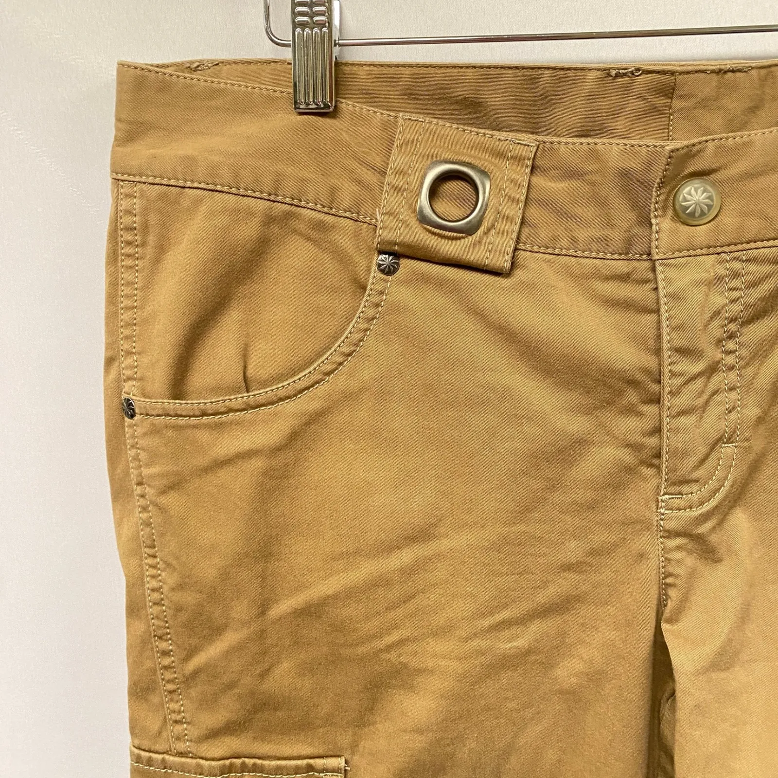 Athleta Cargo Capri Pants Khaki Tan Women Size 12 Utility Outdoor Casual Travel - Image 3