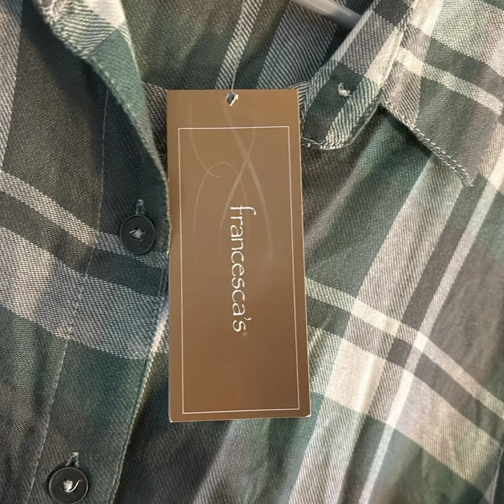NWT Francesca’s Button-down Top - Image 3