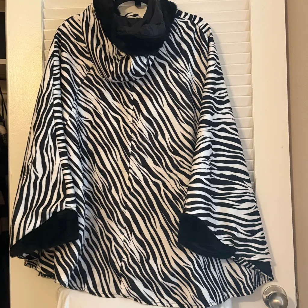 VTG Zebra Print Statement Cape Poncho Coat w/Faux Fur Hood - Image 2