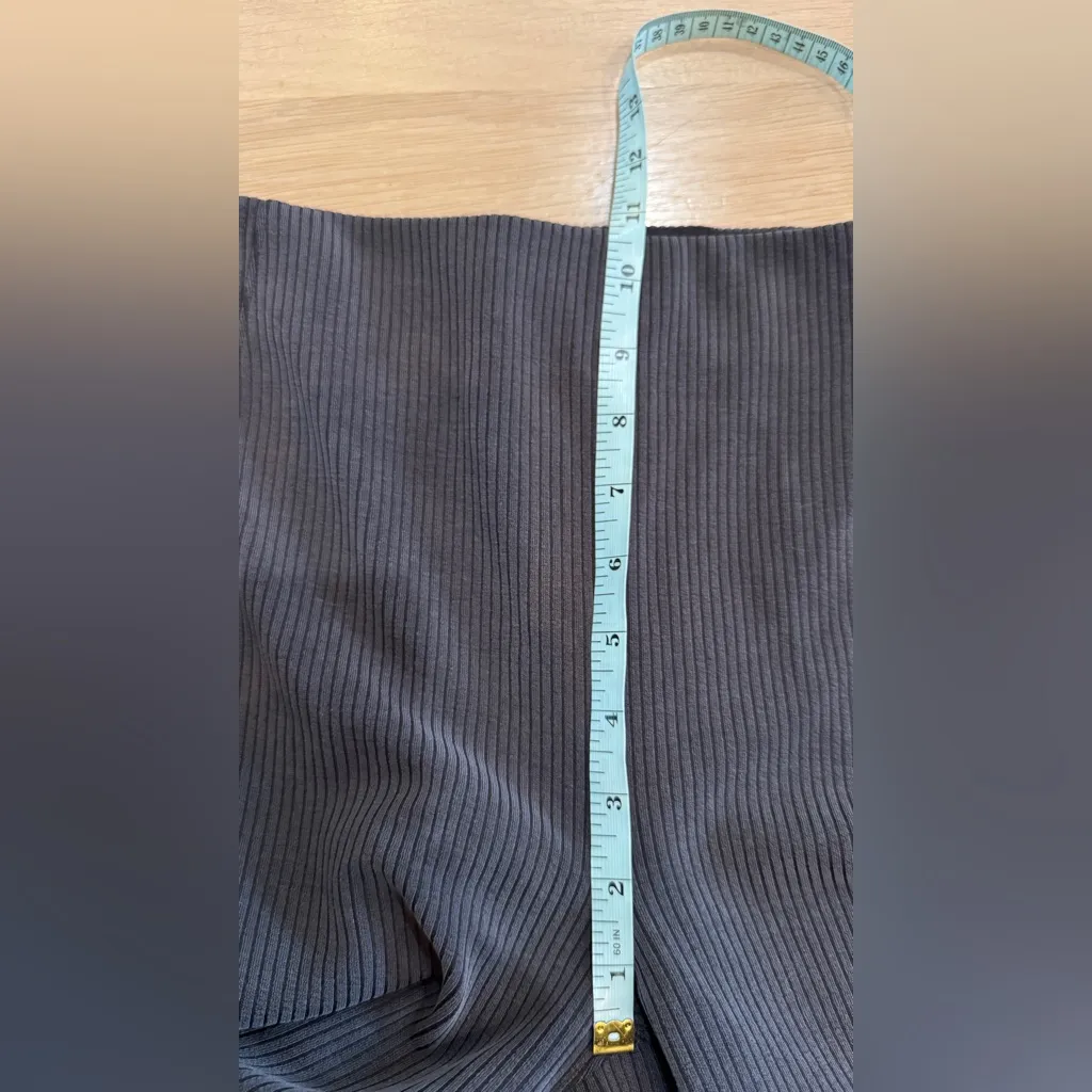 Lululemon Ribbed Softstreme Zip-Leg High-Rise
Cropped Pant 25" black size 8 - Image 10