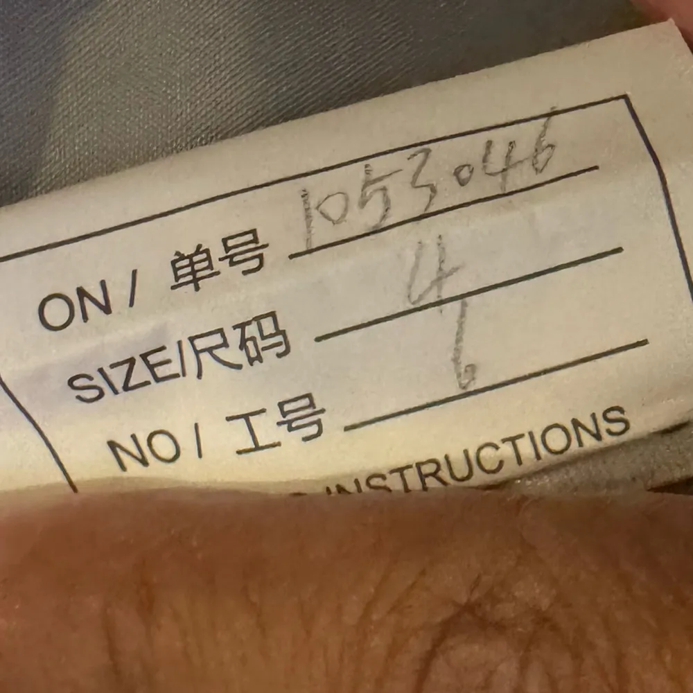 On Running Gray and White Label Silver Size 4 - Image 8