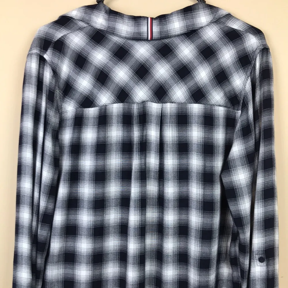 Tommy Hilfiger Women’s Black White Plaid Split Neck Hi-Low Long Sleeve Shirt - Image 7