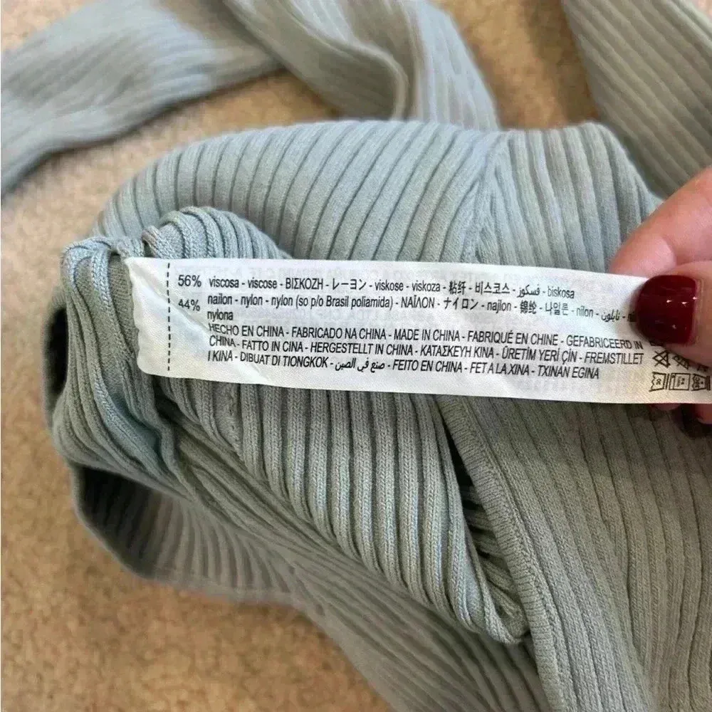 Zara ribbed light blue turtleneck tight long sleeve sweater in size small - Image 5