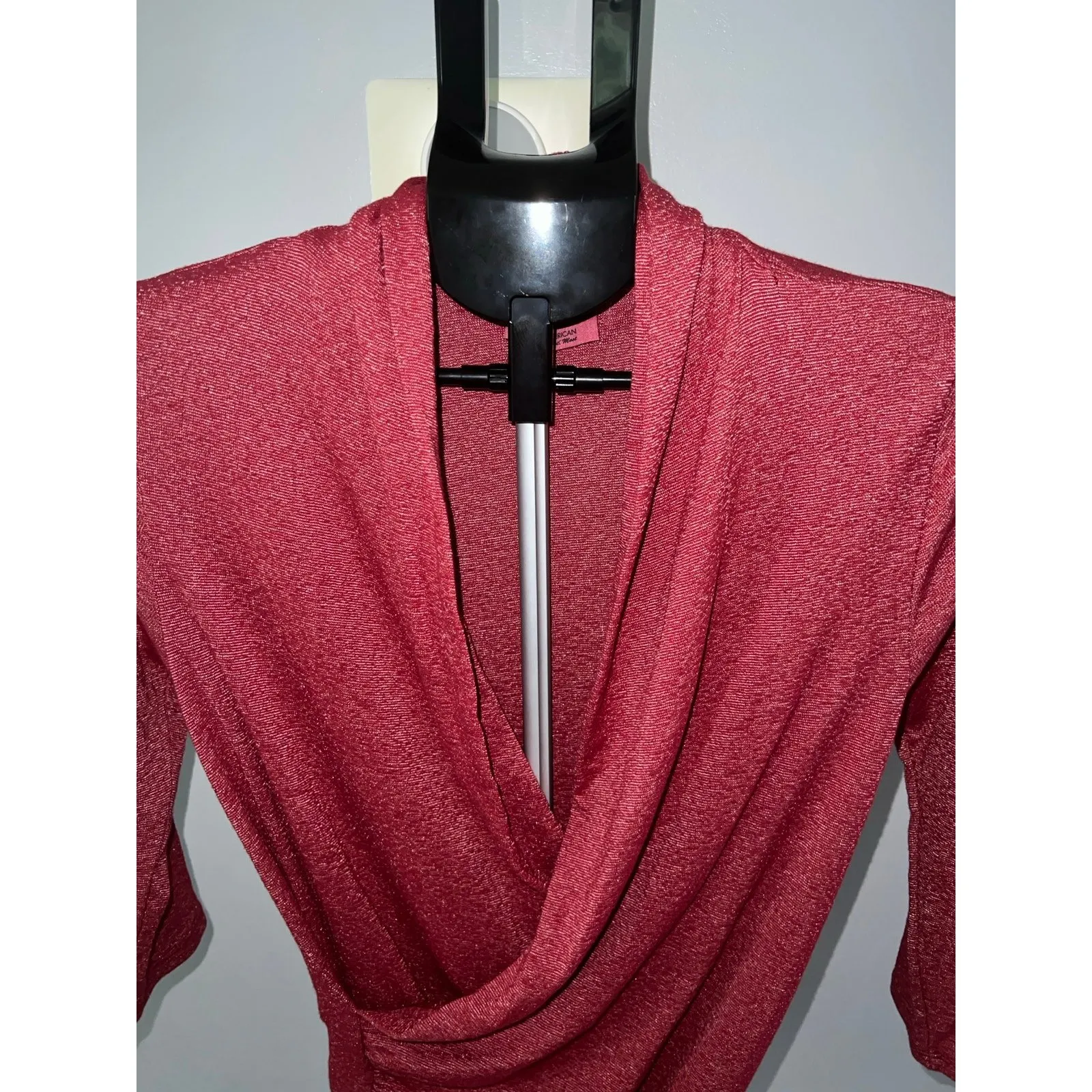 Micheal Stars‎ Women's Red Shiny quarter sleeve v neck Top Size Medium - Image 2