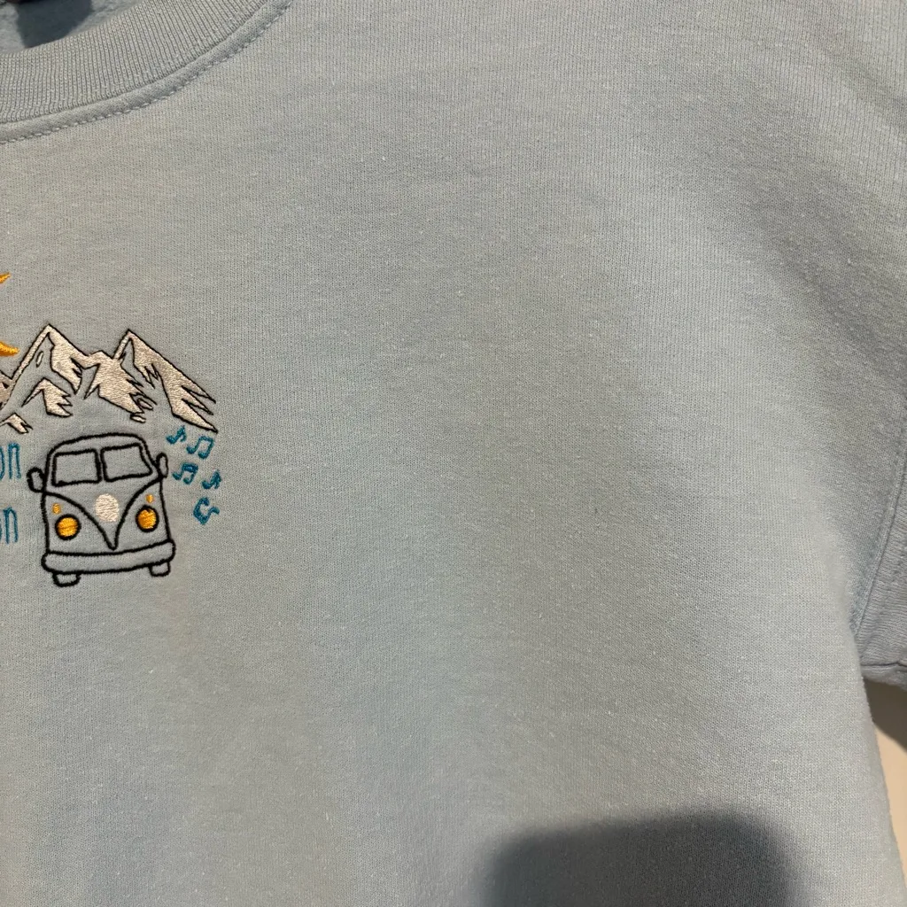 Gildan Canyon Moon Harry Styles Inspired Embroidered Sweatshirt Blue Size small - Image 4