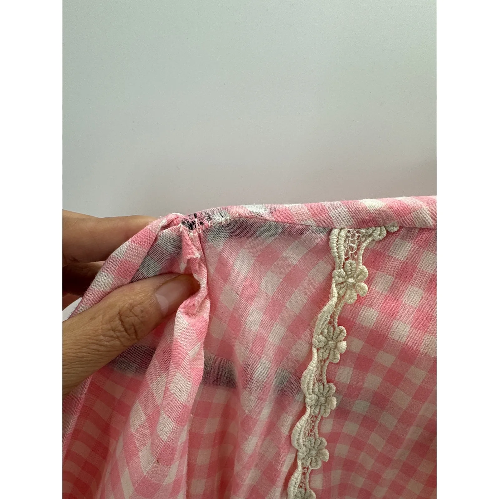 Vintage 70’s Gingham Daisy Lace trim flutter sleeves maxi dress tie back prairie Pink Size L - Image 4