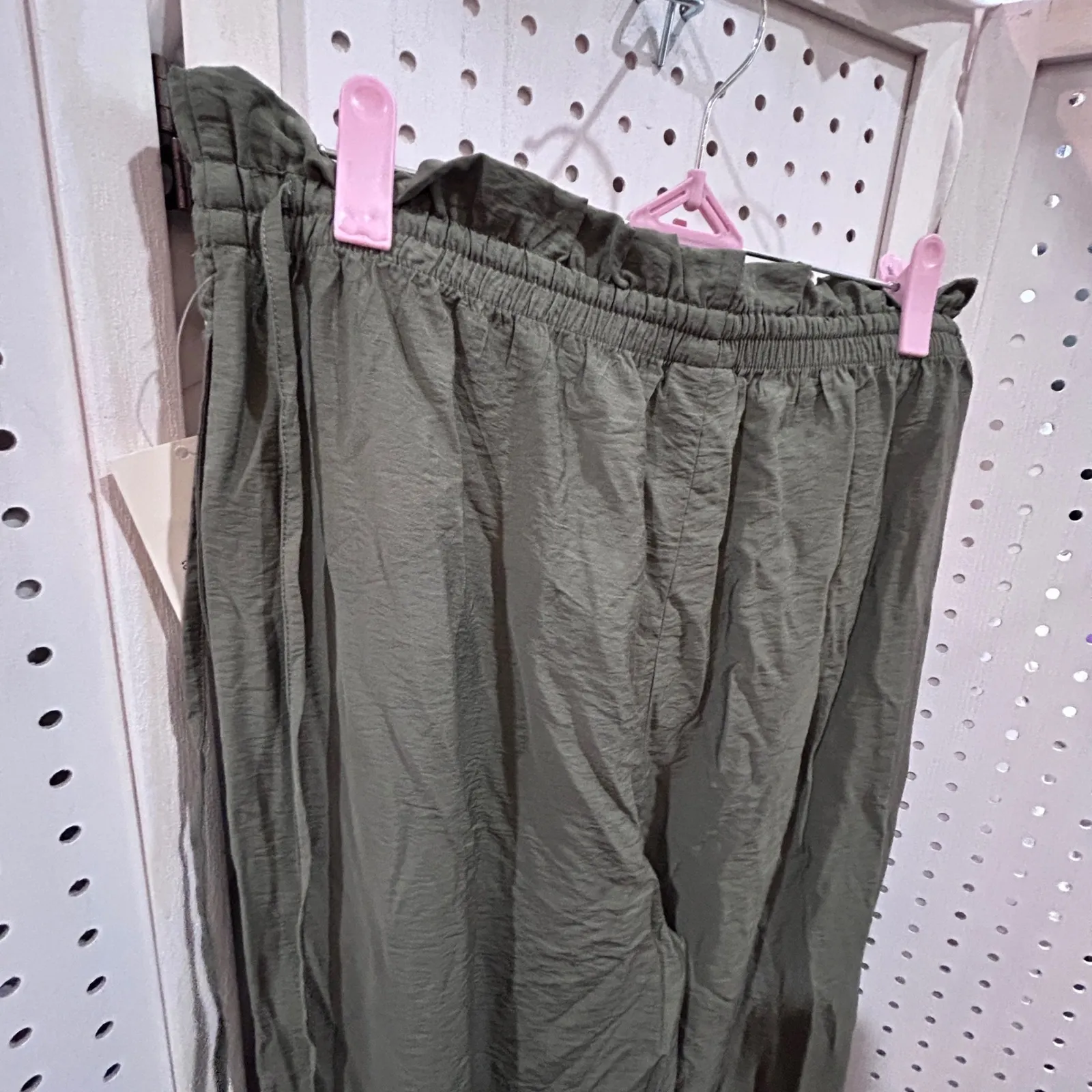 NWT Olive Sage Green Wide Leg Cropped Pants Smocked Waist Tie Detail Casual - Image 7