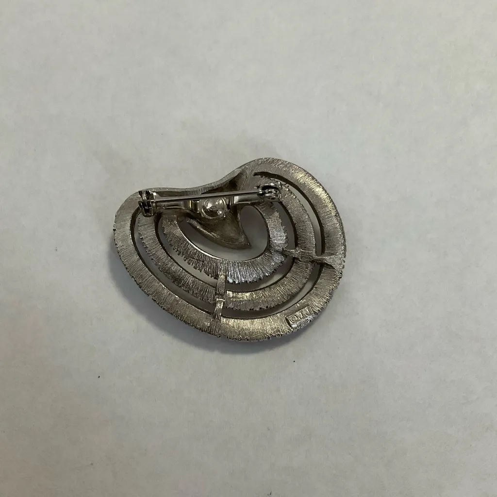 VINTAGE SIGNED JJ JONETTE SILVER TONE ABSTRACT BROOCH - Image 2