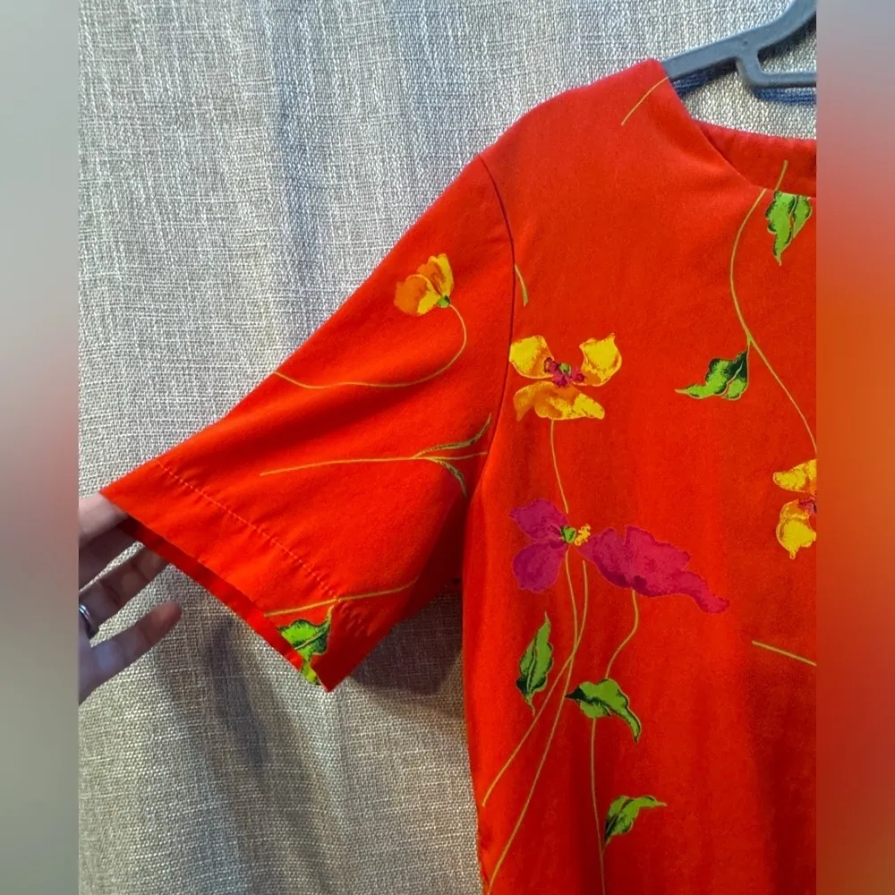 Vintage Maren Blouse Top Vibrant Flowers on a Red Background Size Med - Image 5