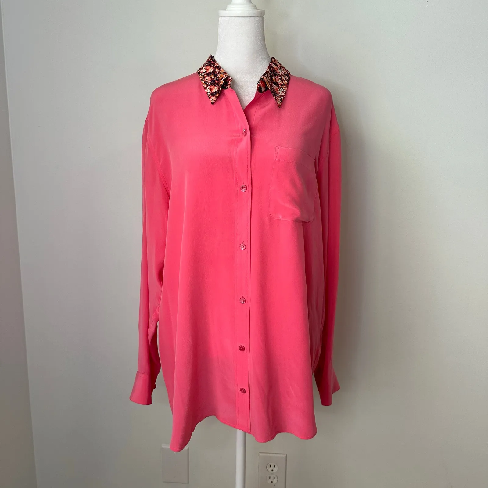 Equipment hot pink silk long sleeve button down top size M - Image 2