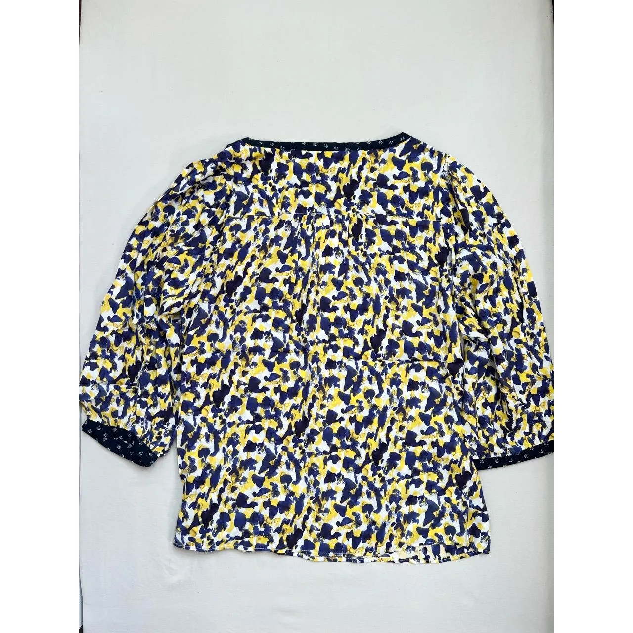 Chelsea & Theodore Blouse Size M Yellow Navy V - Image 5