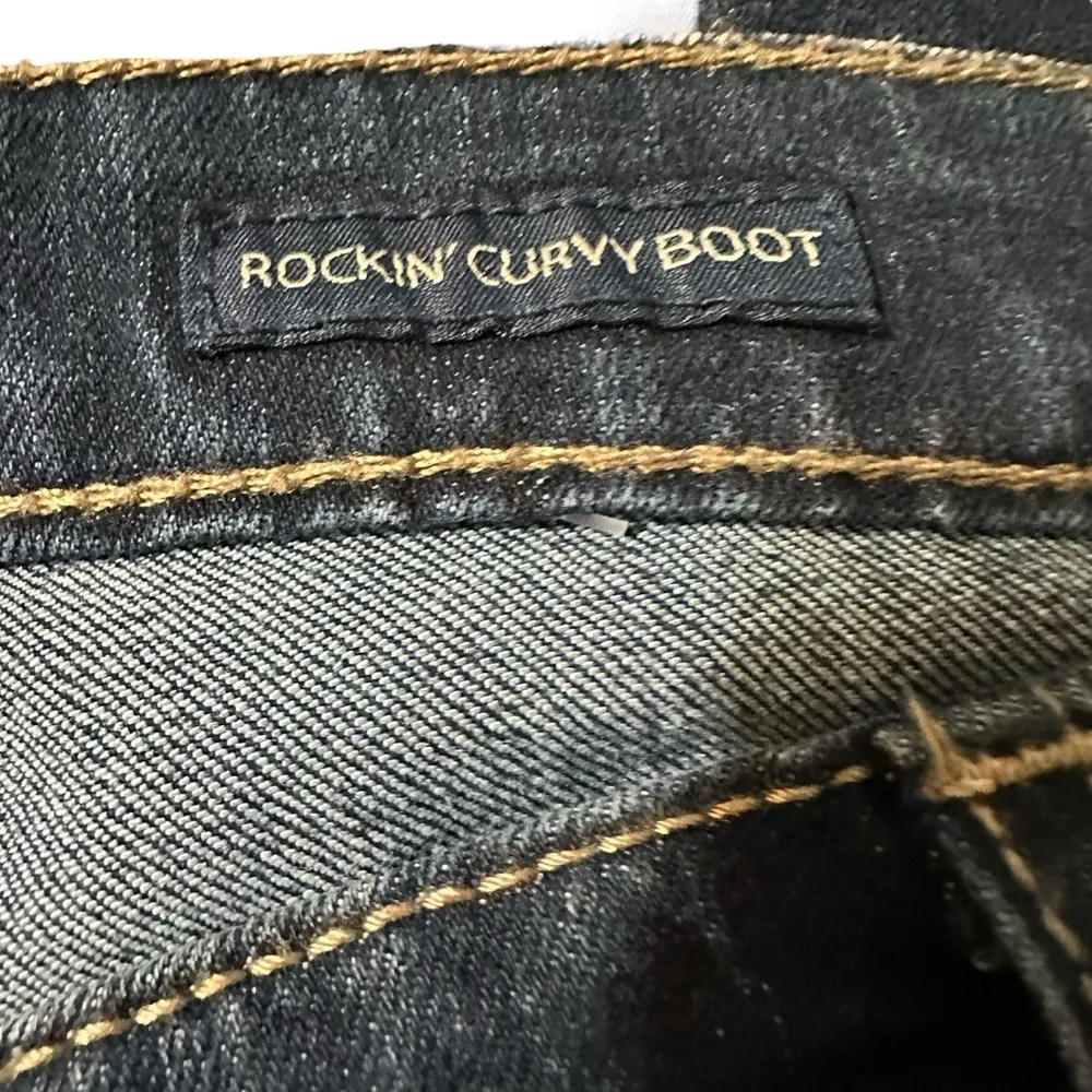 Jessica Simpson women's 24W Rockin Curvy Boot jeans - Image 2