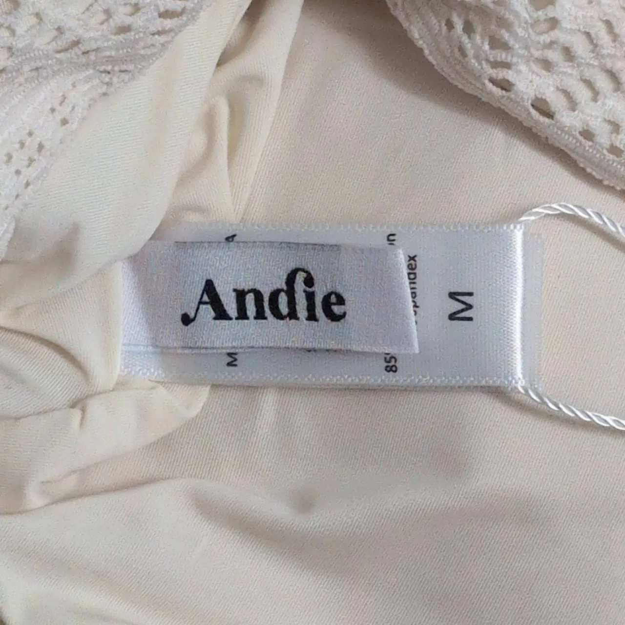NWT Andie Hydra Top Vanilla (Cream / Off-white) Crochet Ruffle Bikini Swim M - Image 4
