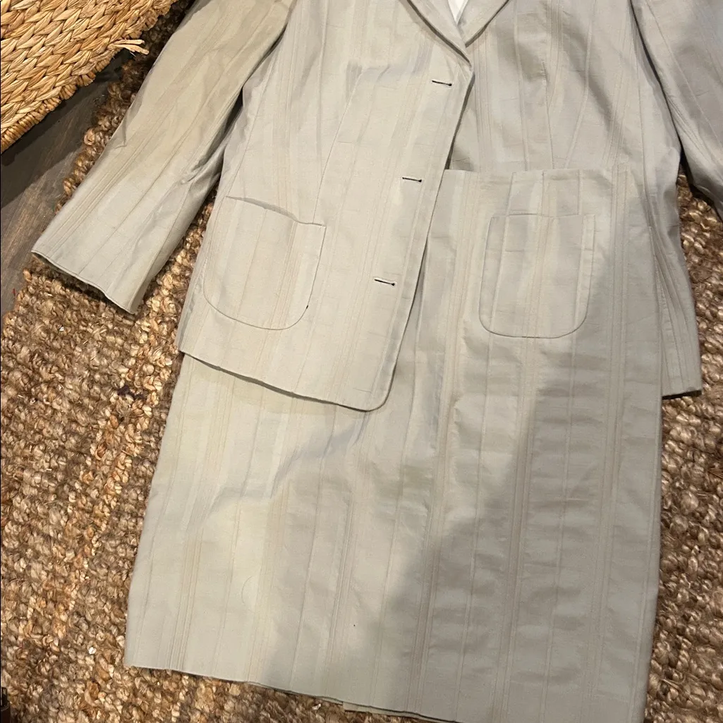 Salvatore Ferragamo 100% Cotton Cream Blazer Jacket Skirt Set Size 10/12 - Image 3