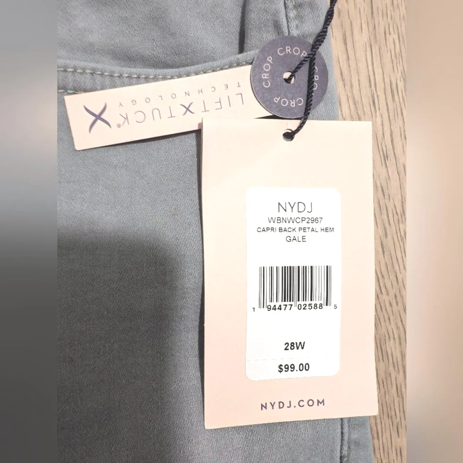 NEW NYDJ Jeans Womens Plus 28 4X Capri Back Petal Hem Gray Grey Crop NWT - Image 8