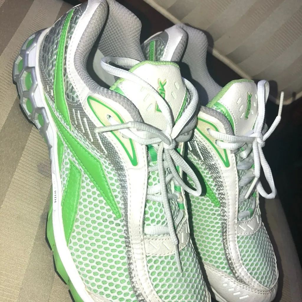 Reekbok easy women’s running shoes - Image 2