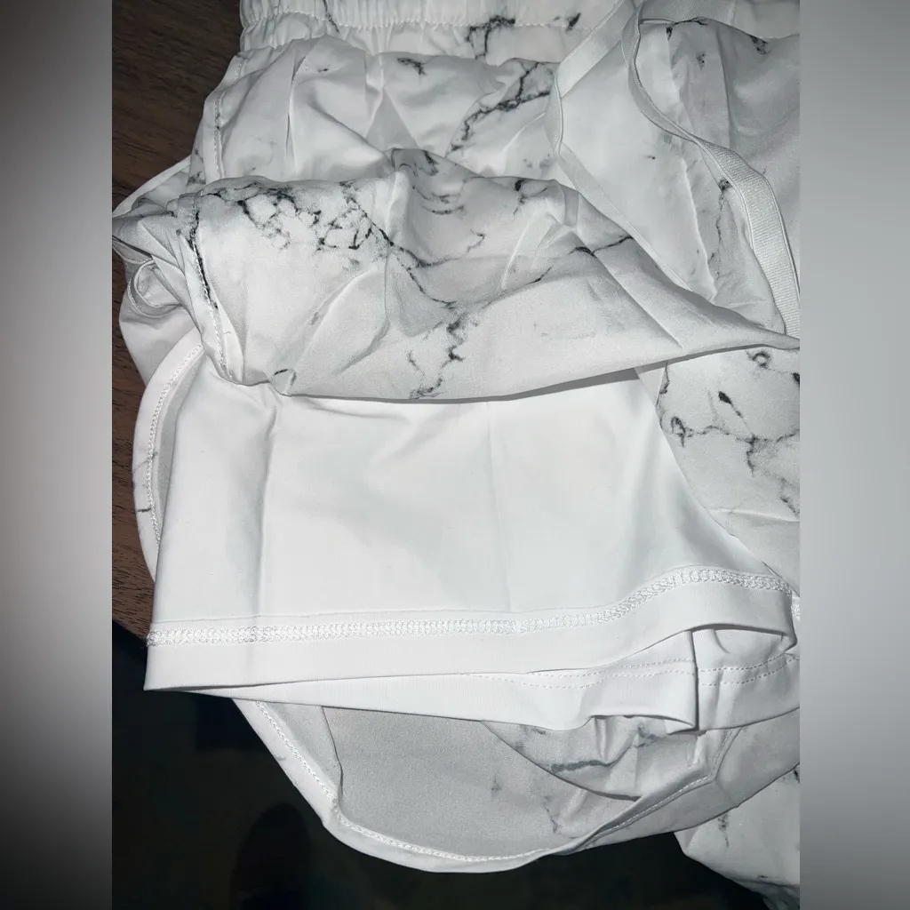 NWT BuffBunny‎ Collection Limitless White Marble Shorts Women’s Size Small - Image 3