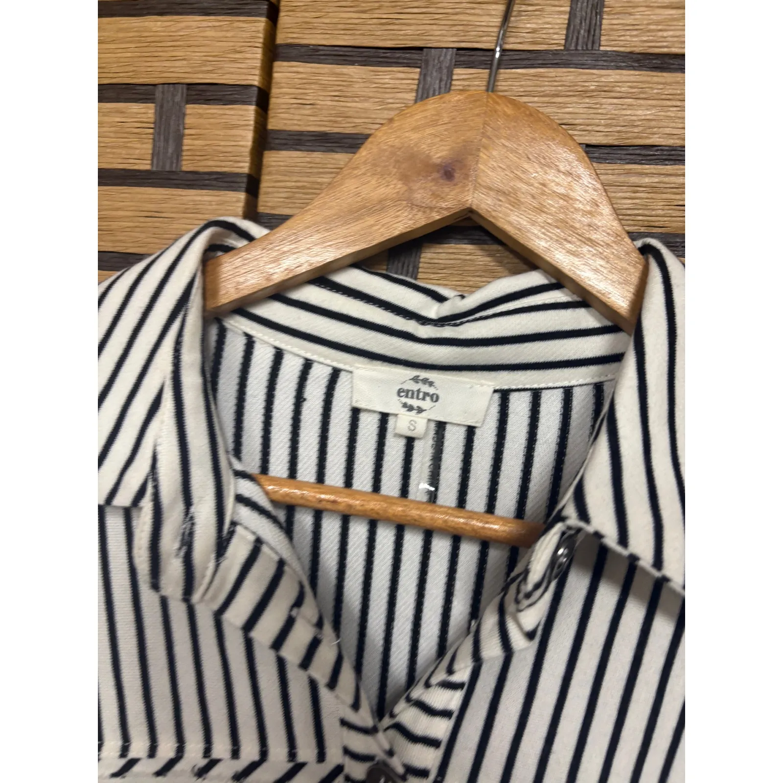 Entro White And Black Stripe Top Size Small - Image 5