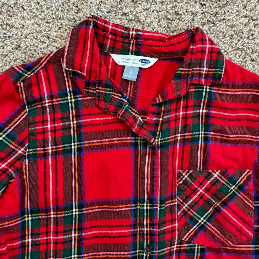 Old Navy Classic Button Down shirt - Image 2