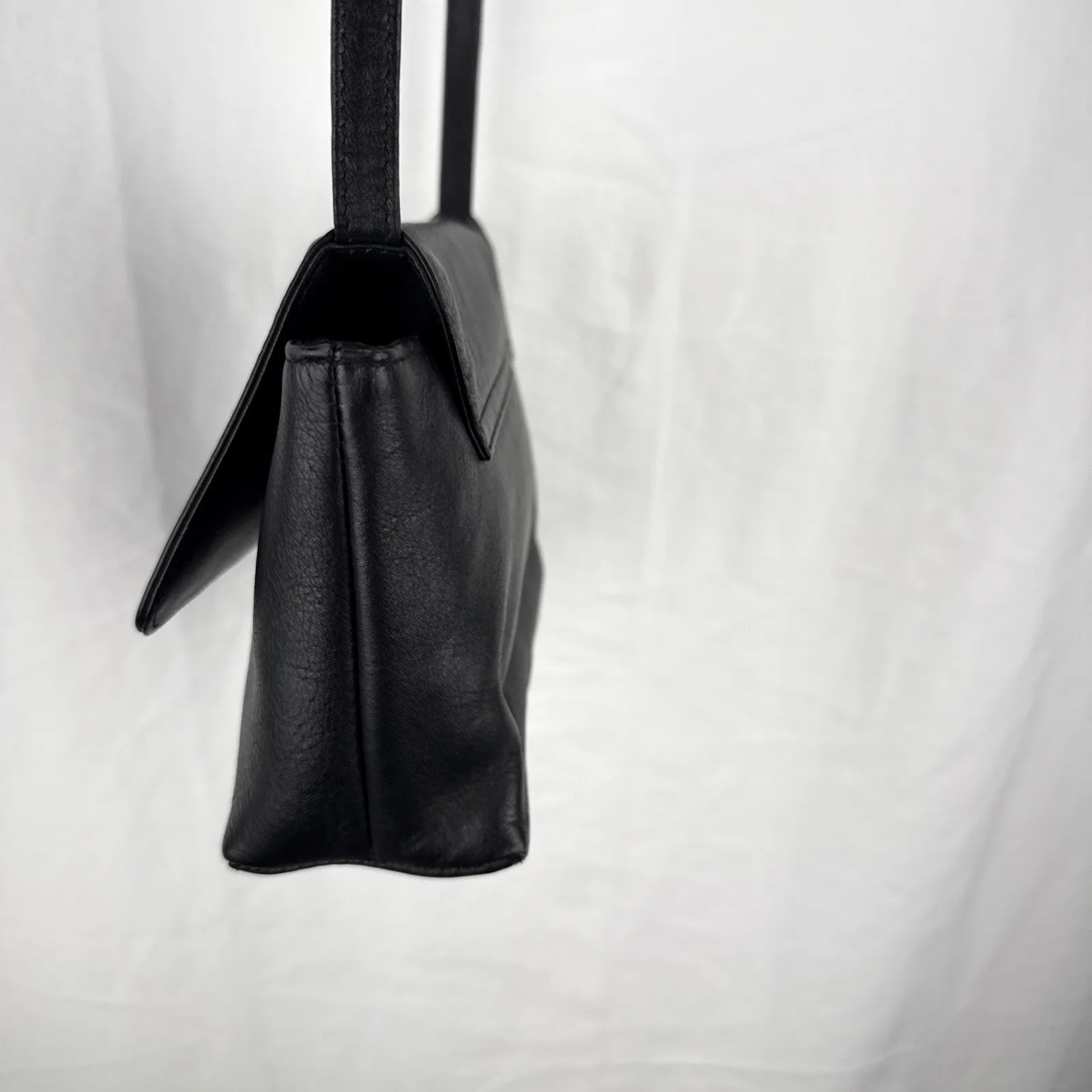 Vintage Paloma Picasso Black Leather Bag Gold Logo Hardware Designer Purse Italy - Image 4