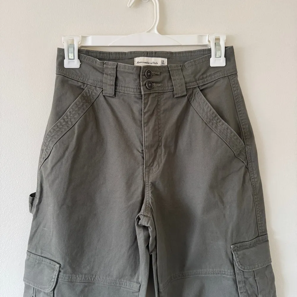 NWOT Abercrombie and Fitch Green Relaxed Cargo Pants 24 / 00 R - Image 8