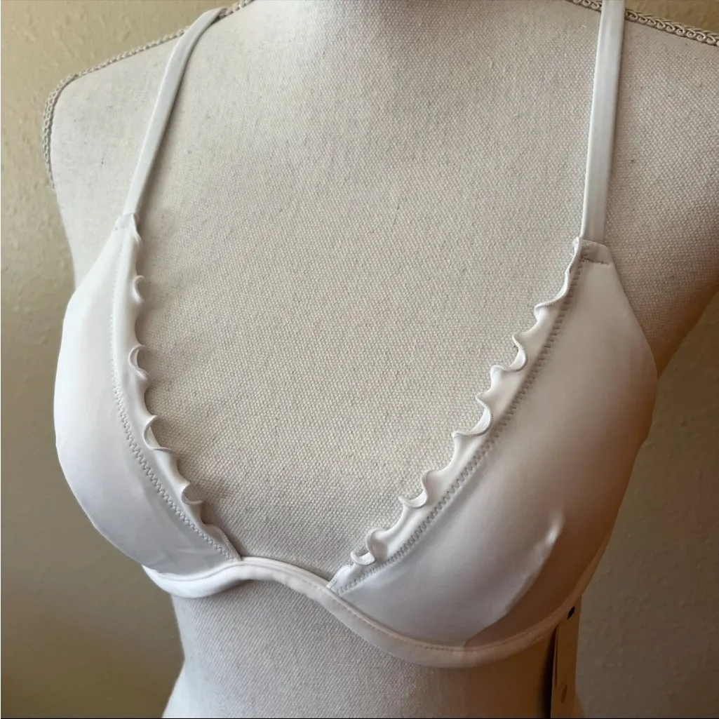 Shade & Shore  White Bra with Adjustable Straps and Scalloped Edging - Image 4