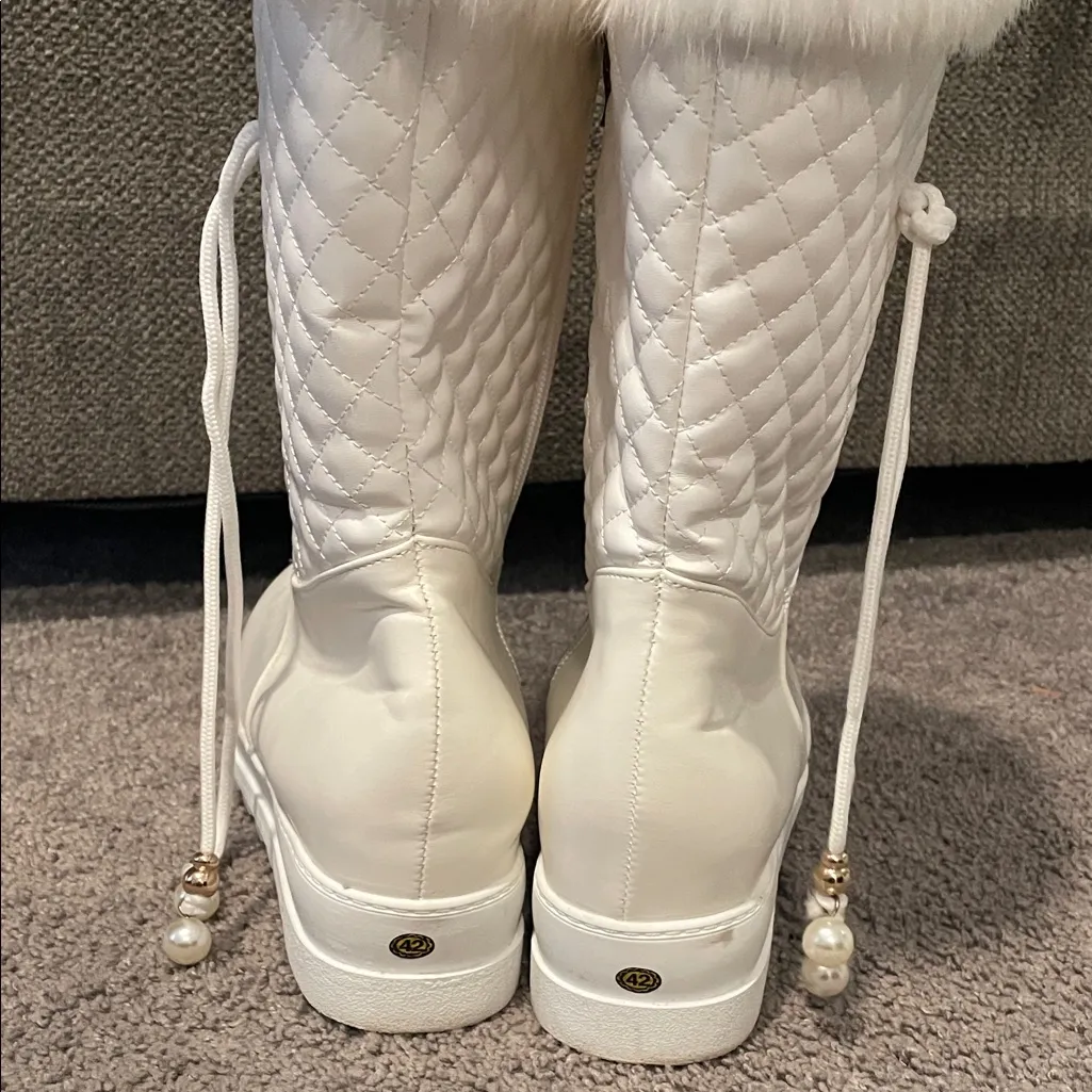 White Quilted Fur Trim Boots Size 11 - Image 7