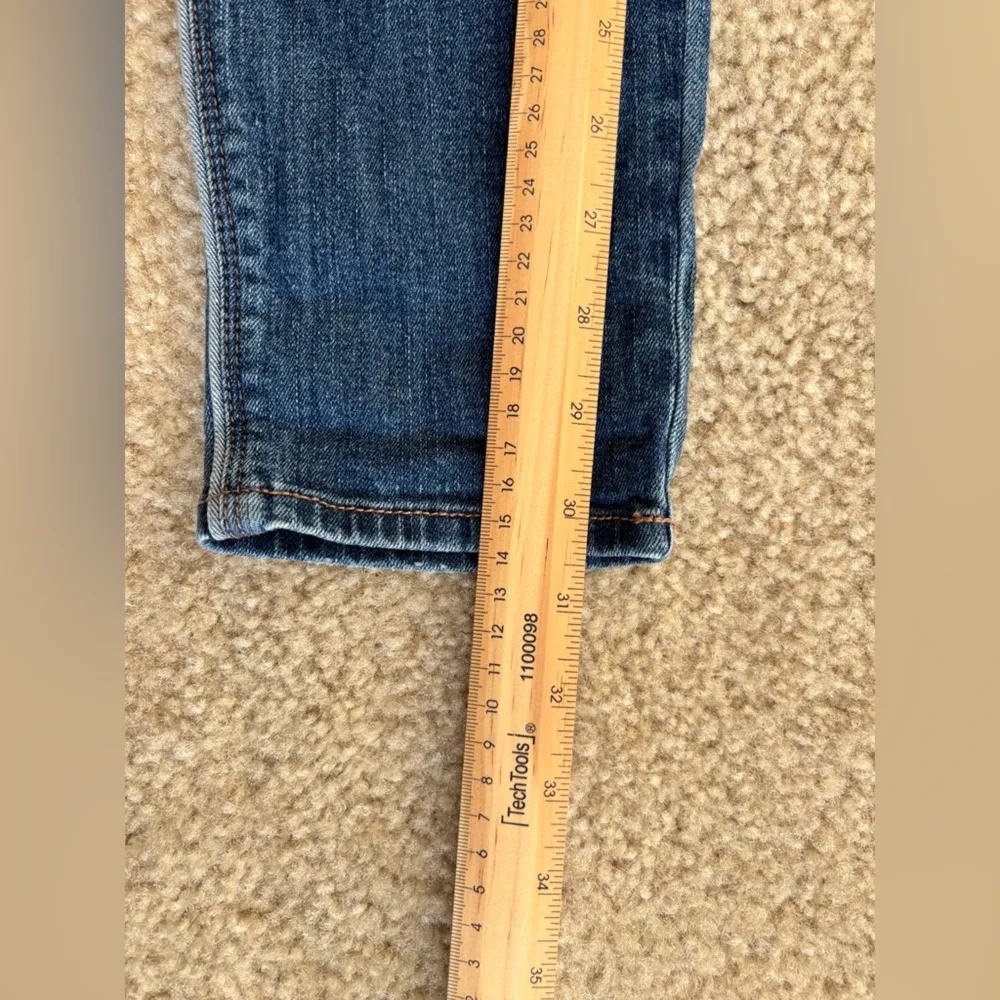 White House Black Market Embroidered Skinny Jeans Color Medium Wash Denim Size 6 - Image 5