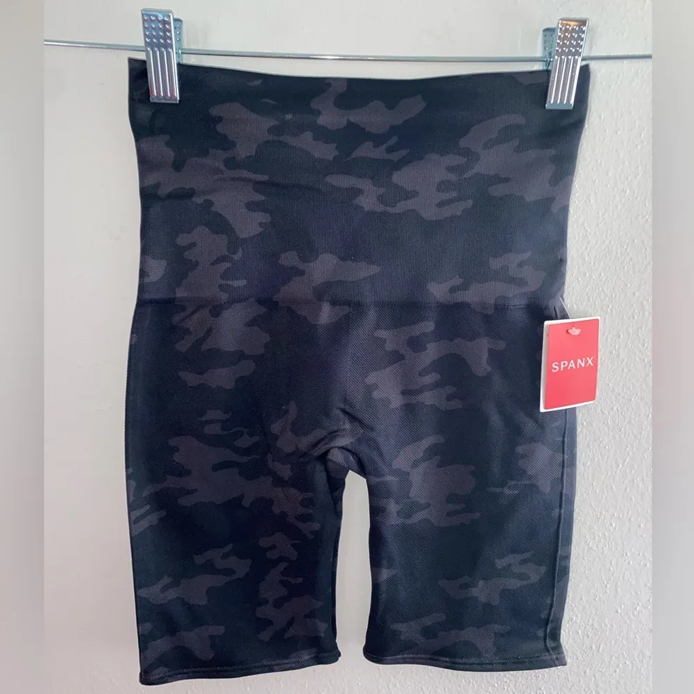NWT BLACK CAMO SPANX BIKER SHORT - Image 2