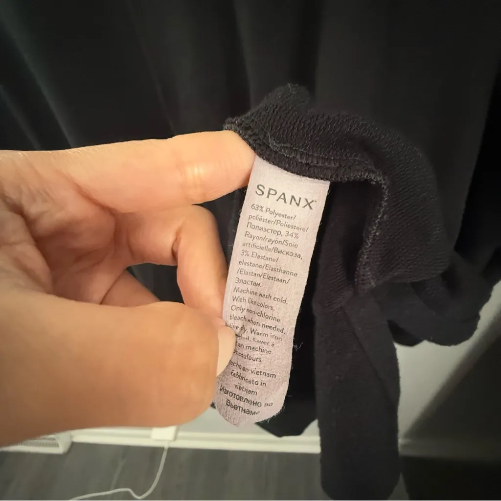 Spanx Medium Perfect Length Dolman Black Sweatshirt Relaxed Fit - Image 5