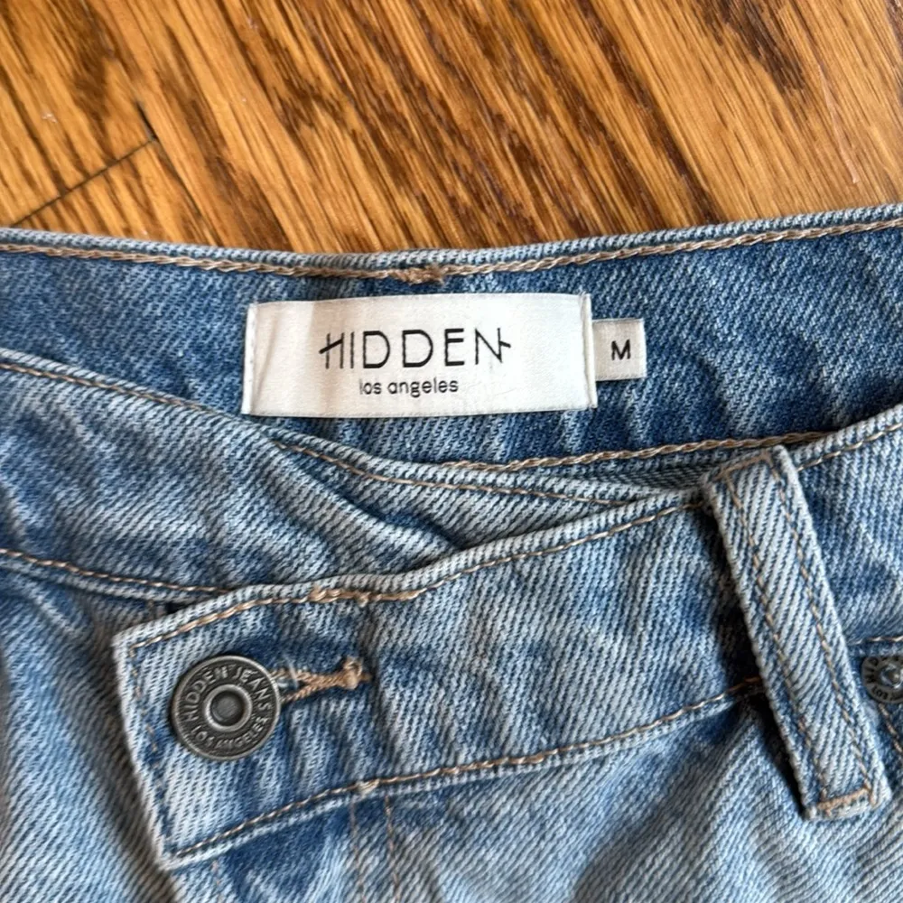 Hidden Los Angeles, Sophie crossed waistline Mom shorts Size M - Image 3