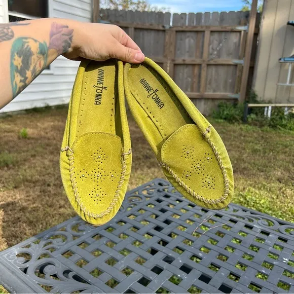 MINNETONKA Suede Leather Slip On Moccasin Loafer Shoes‎ Yellowish Green 9 Women - Image 6