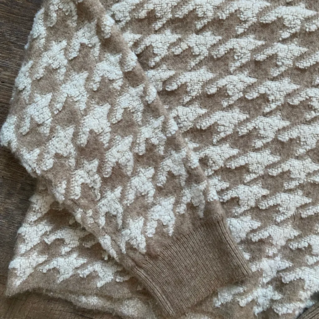 Max Studio Houndstooth Sweater SZ M - Image 3