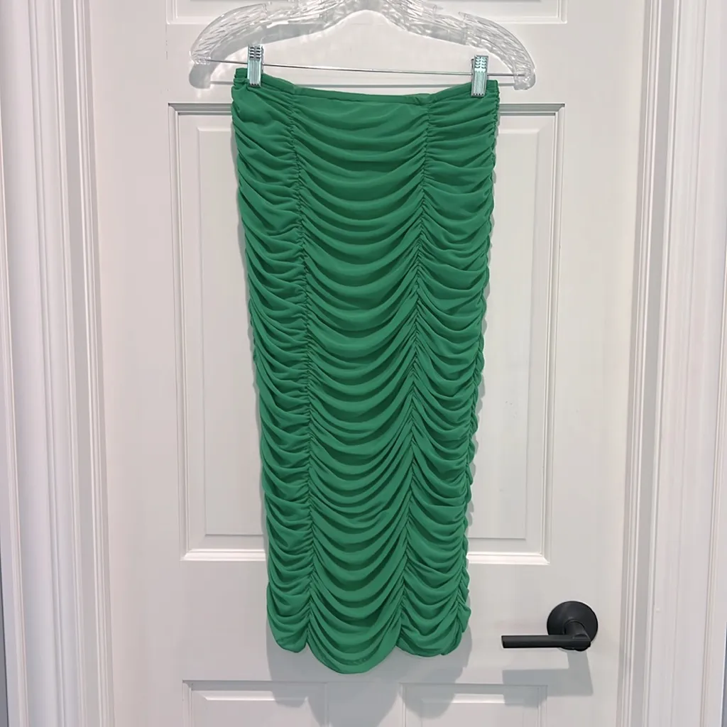 Princess Polly Mae Ruched Midi Skirt Green Size 6 Medium Emerald High Rise - Image 3