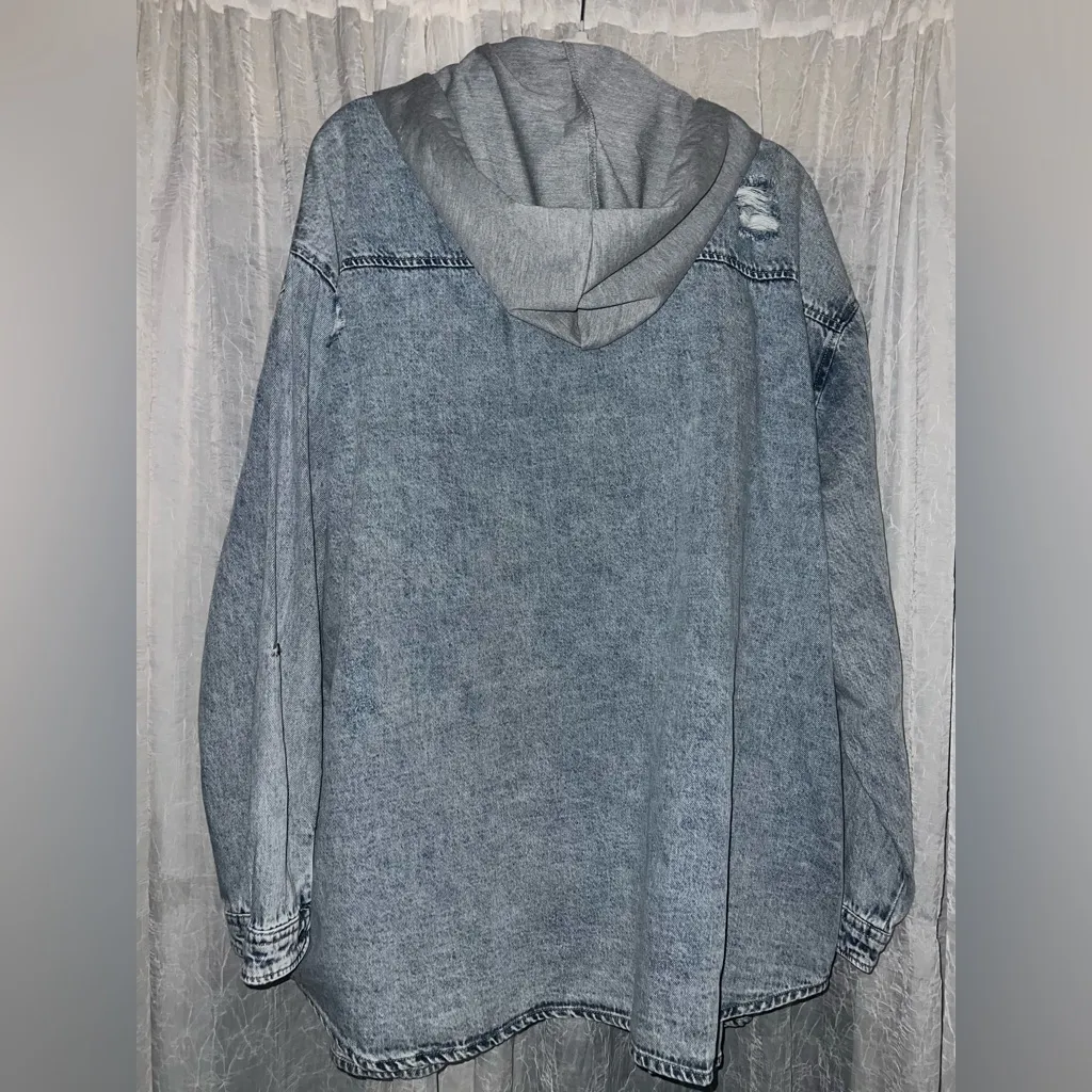 Risen NWT Women's Hooded Oversized Denim Jacket Distressed W/Zip + Button - Image 7