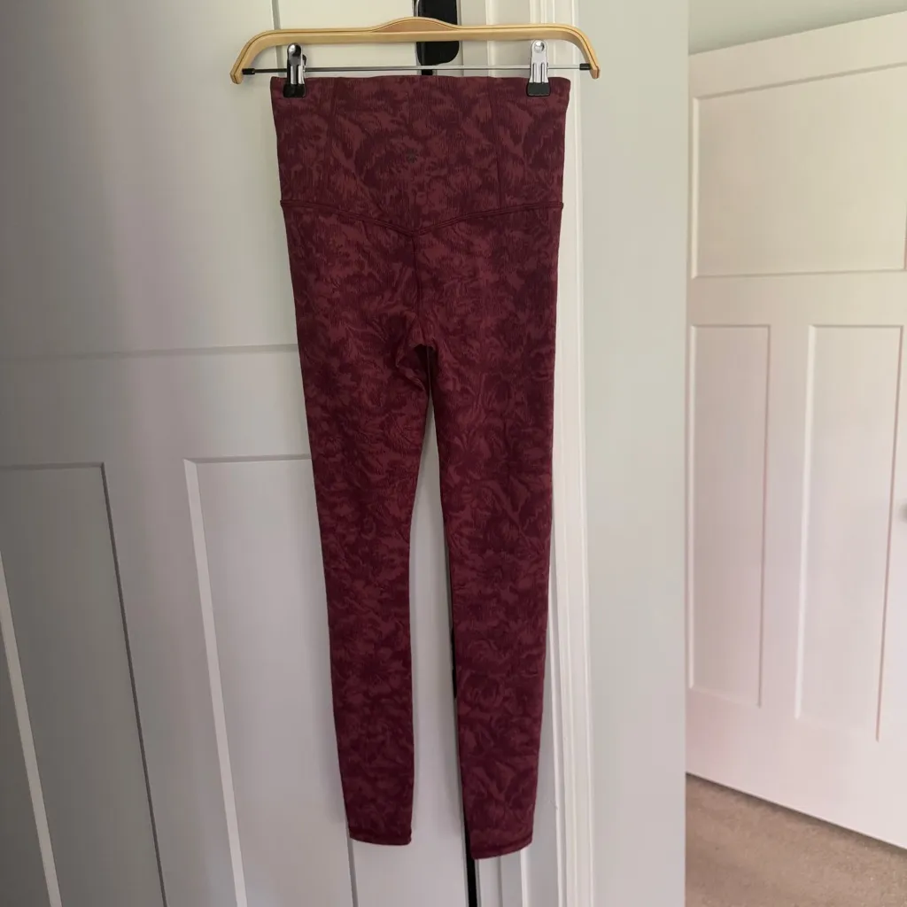 Athleta Elation Textured Tight Frosted Floral Cranberry High Rise Leggings - Image 4