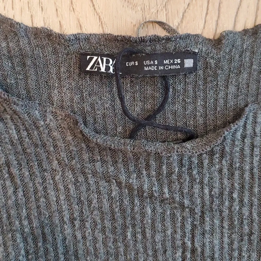 Zara Long Sleeve Gray Ribbed T-shirt - Image 4
