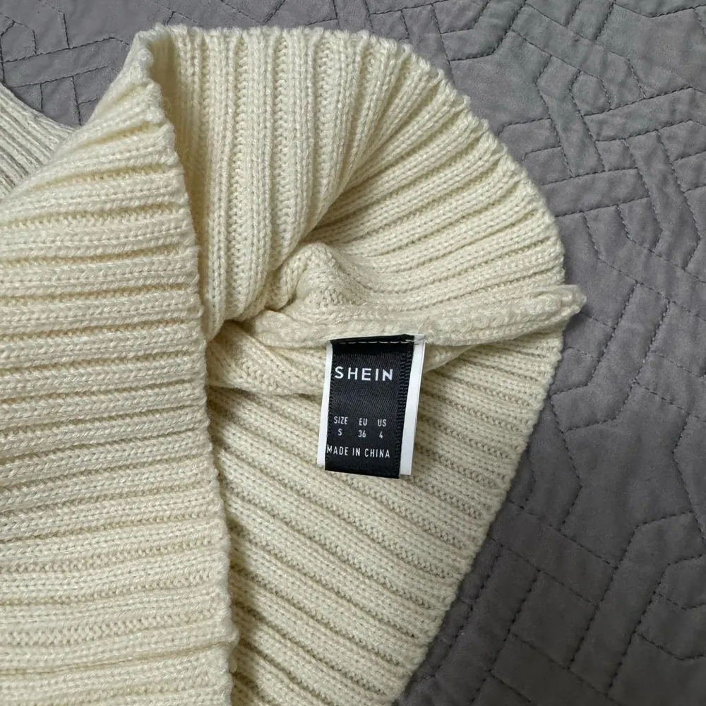 Ribbed Knit Crop Sweater Vest - Image 2